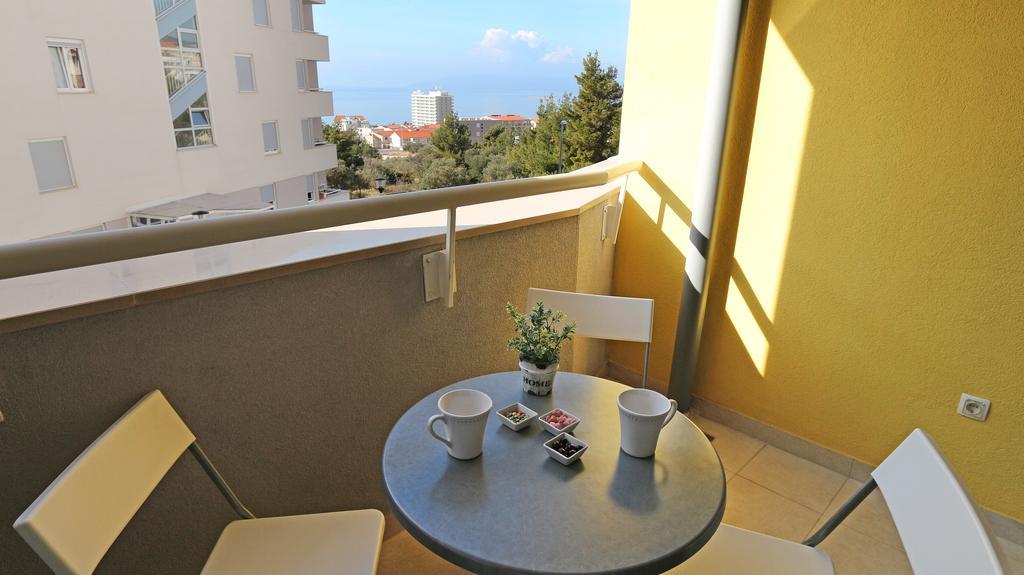 Antonijas Sunny Apartment Makarska Bagian luar foto