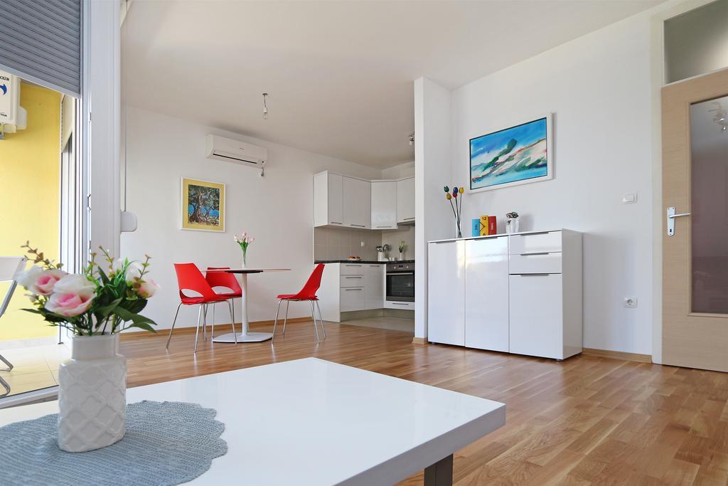 Antonijas Sunny Apartment Makarska Bagian luar foto