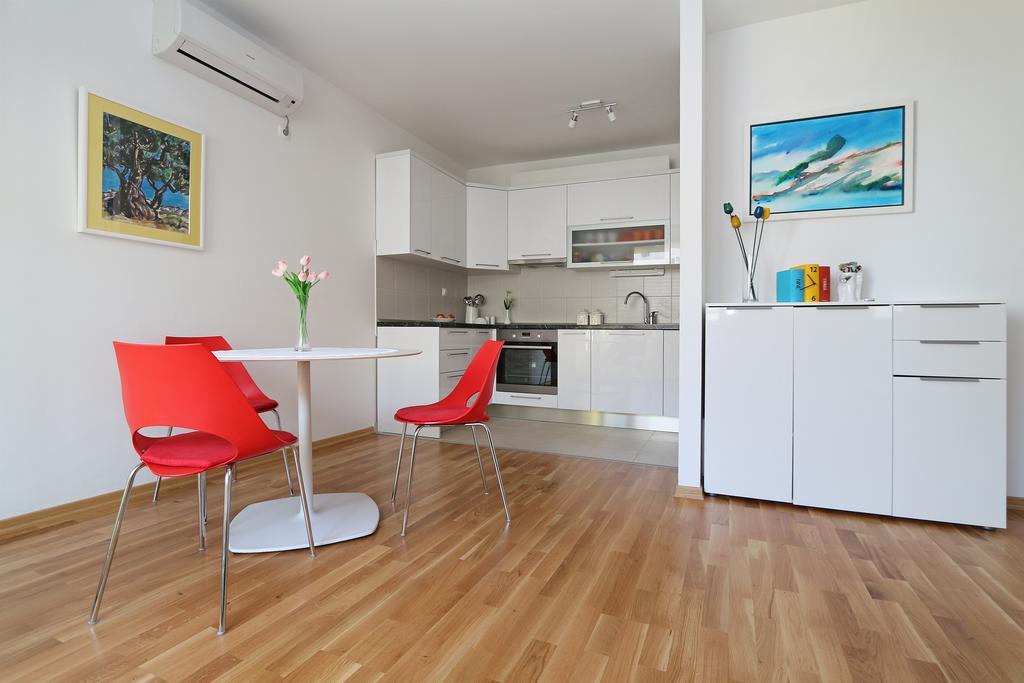 Antonijas Sunny Apartment Makarska Bagian luar foto