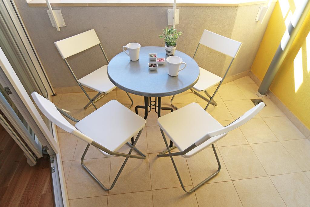Antonijas Sunny Apartment Makarska Bagian luar foto